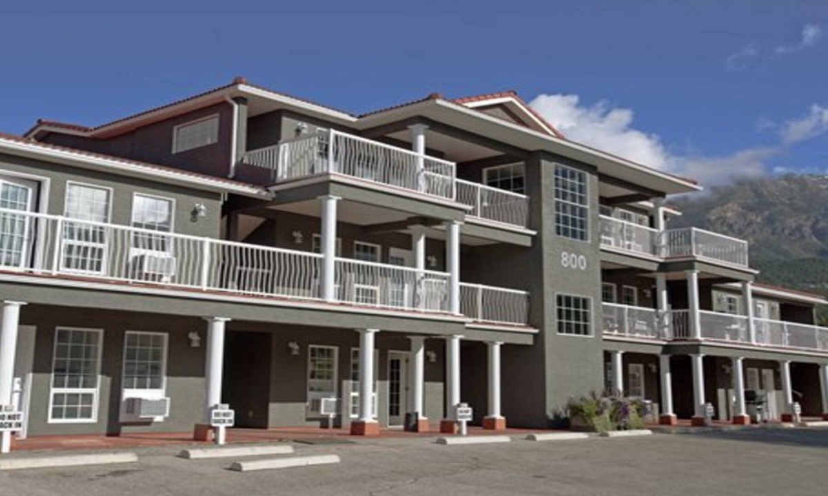 East Kootenay Condo | Sunchaser Vacation Villas at Riverside 1br Saturday check-in