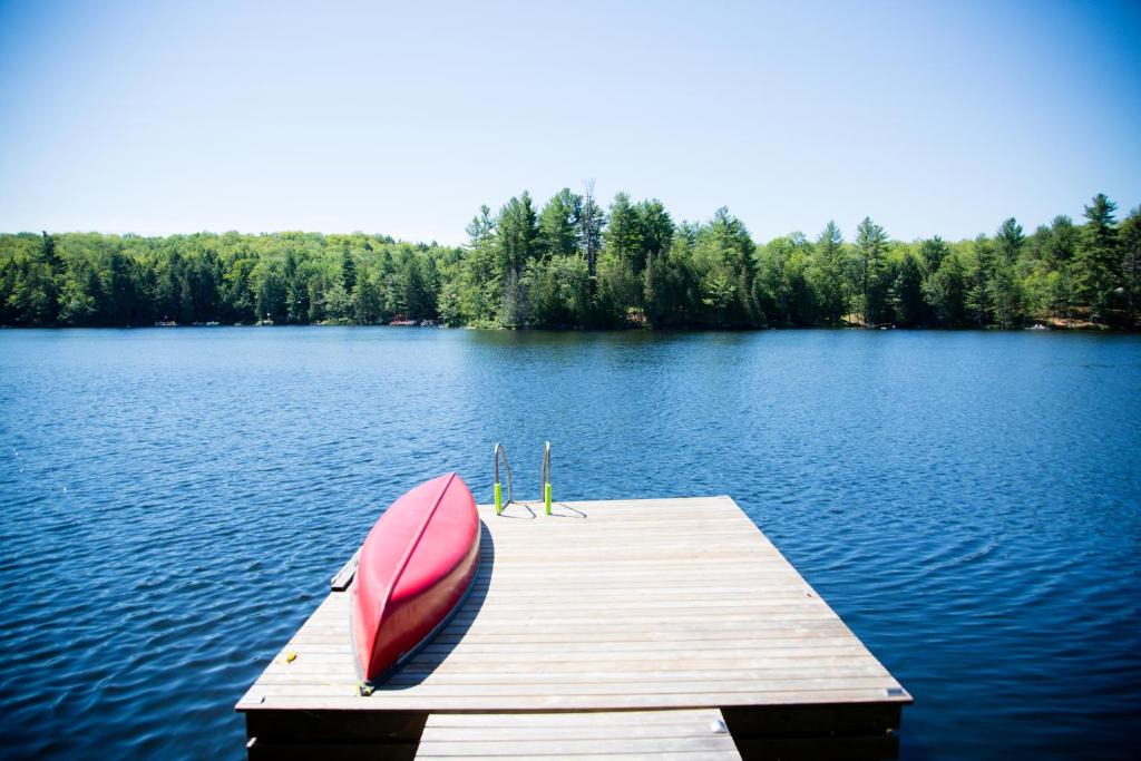 Parham House | Sunny Hilltop Hideaway on the Lake