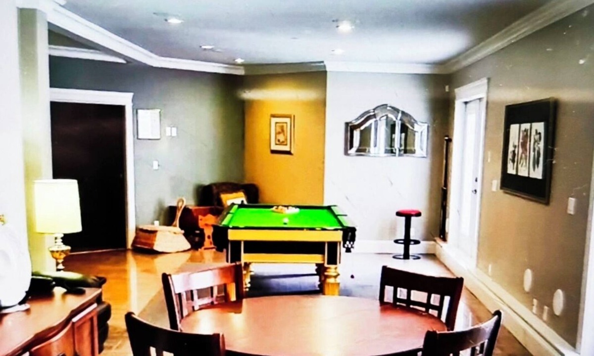 Surrey Bed & Breakfast | Sunny Island by White Rock B&B Cozy Family Club 3B2B