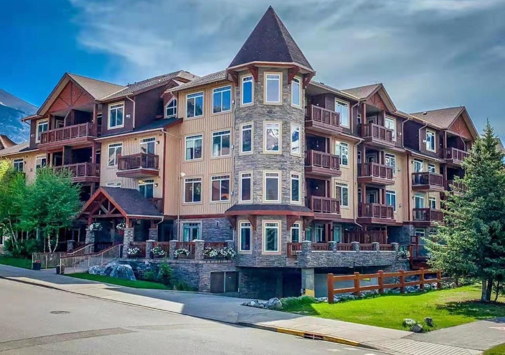 Canmore Apartment | Sunny Tranquil Woods Turret in Falcon Crest Lodge