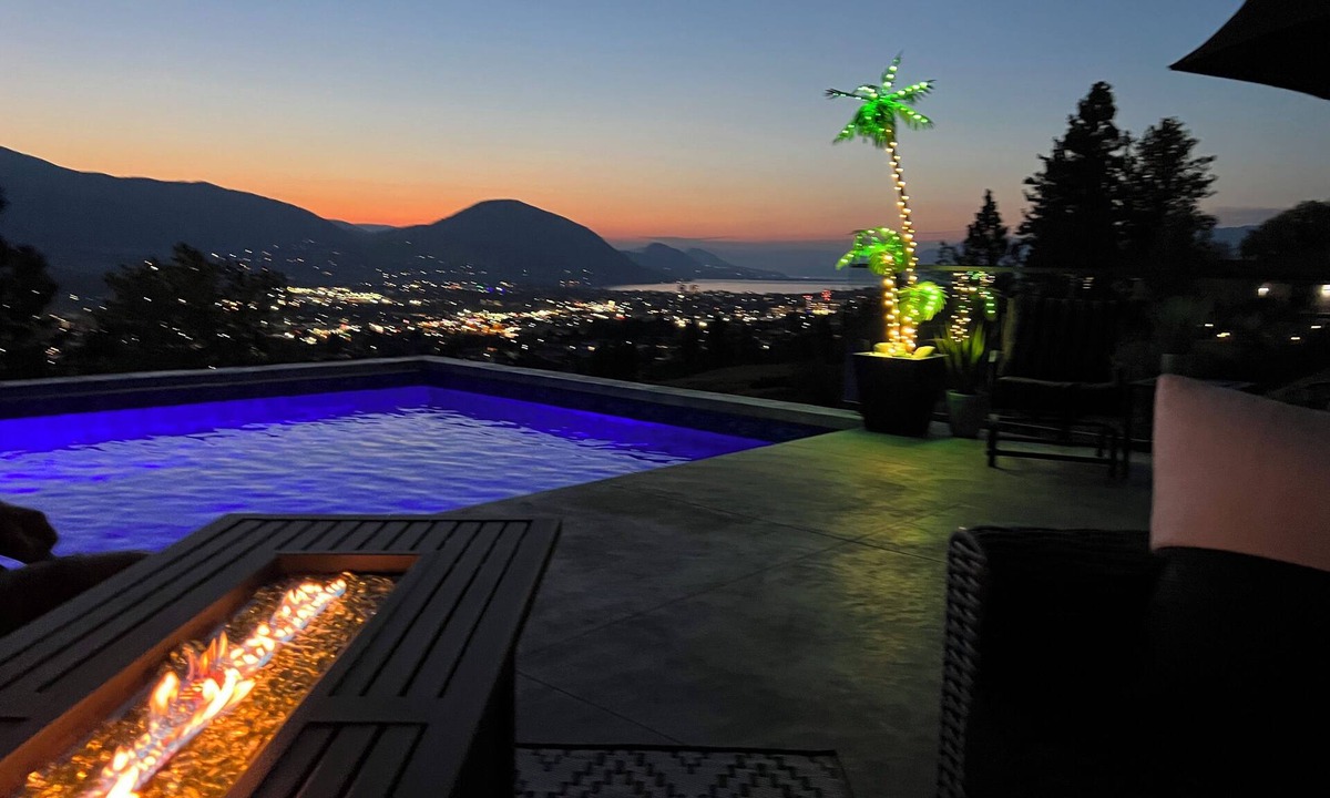 Okanagan-Similkameen House | Sunsets Mansion Penticton 5 bed pool hottub sauna/gym