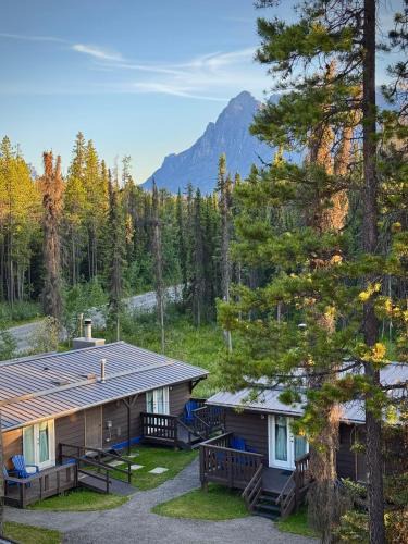 Sunwapta Falls Cabin | Sunwapta Falls Rocky Mountain Lodge