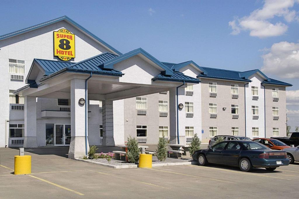 Fort Saskatchewan Hotel | Super 8 by Wyndham Fort Saskatchewan