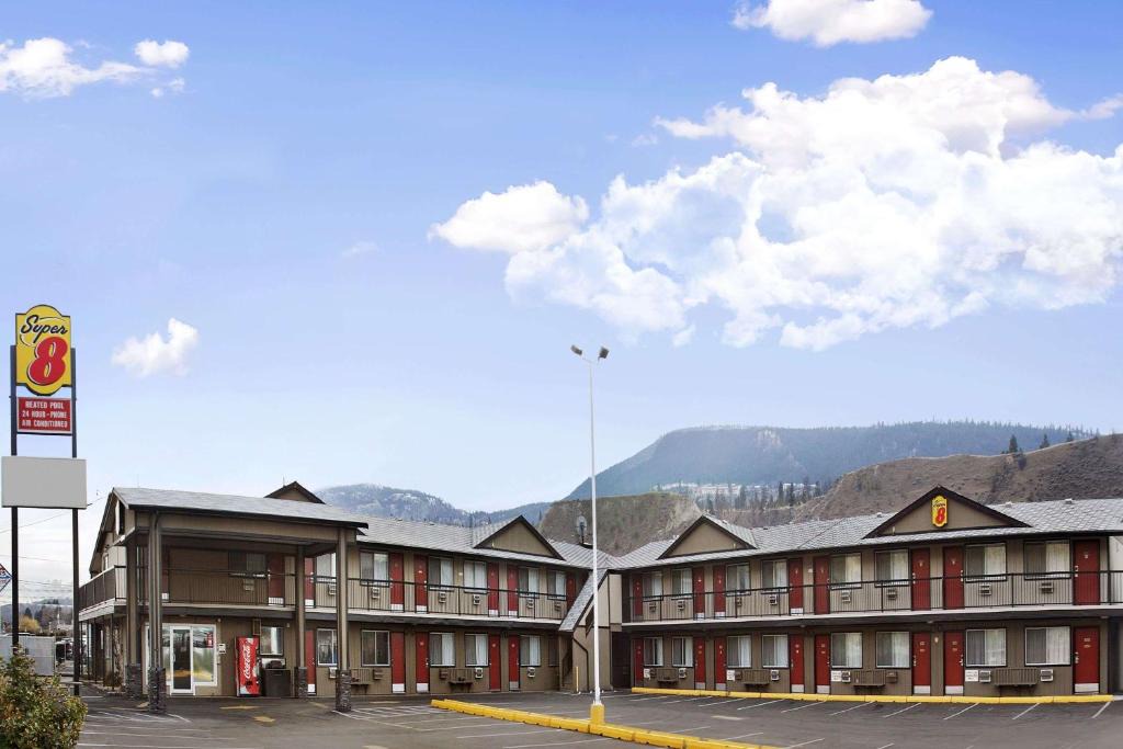 Valleyview Hotel | Super 8 by Wyndham Kamloops East