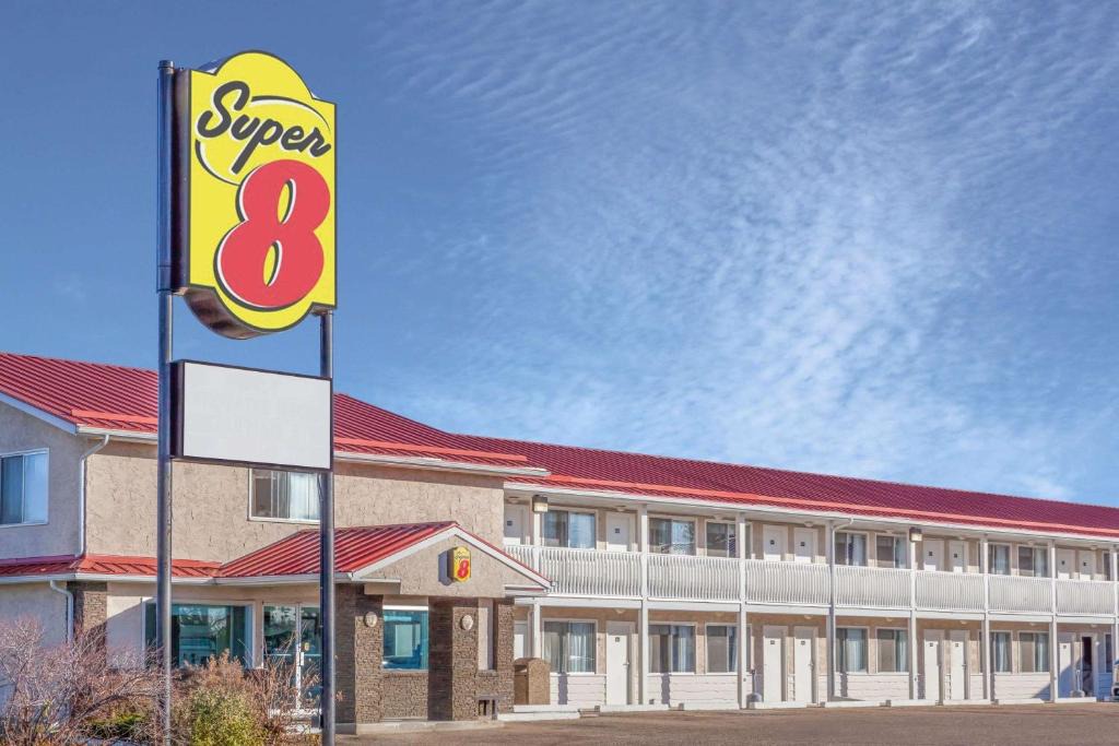Stettler Hotel | Super 8 by Wyndham Stettler