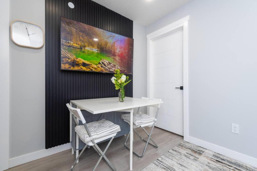 Calgary Apartment | Superb 2 bedroom 10 minutes to airport