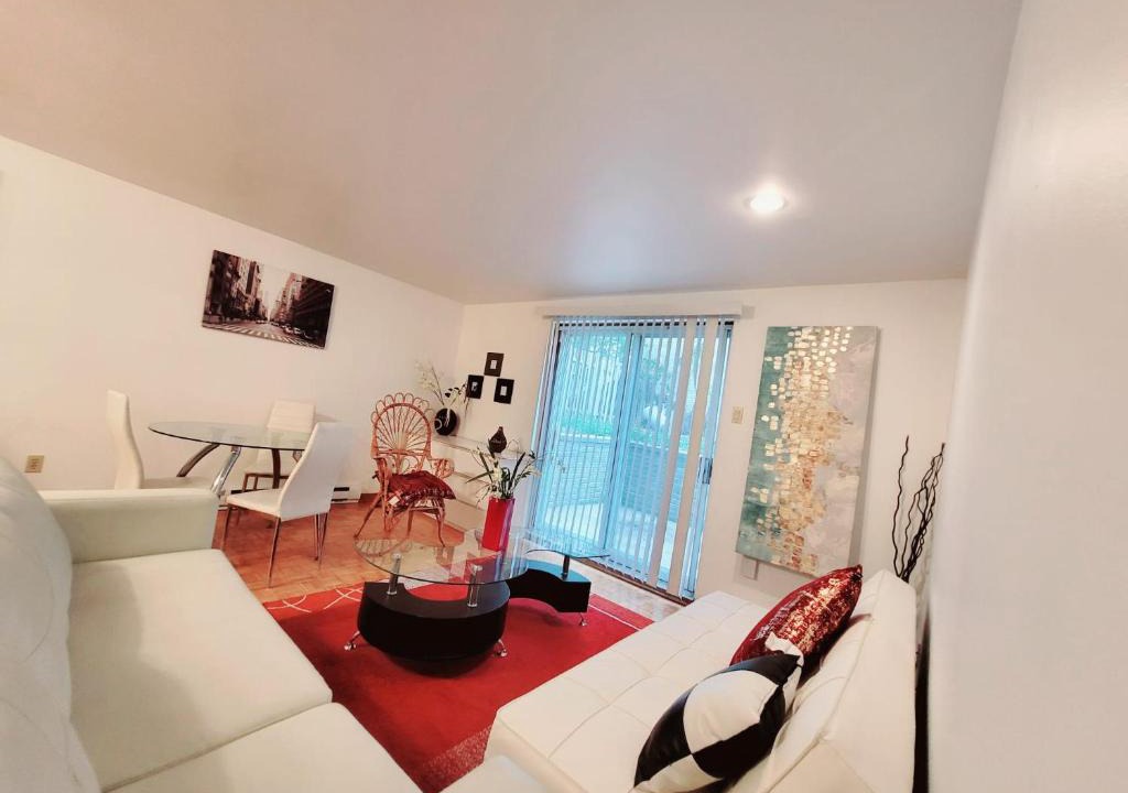 Brossard Apartment | Superbe appartement 5 min de DIX30 à 20 min de Montréal.