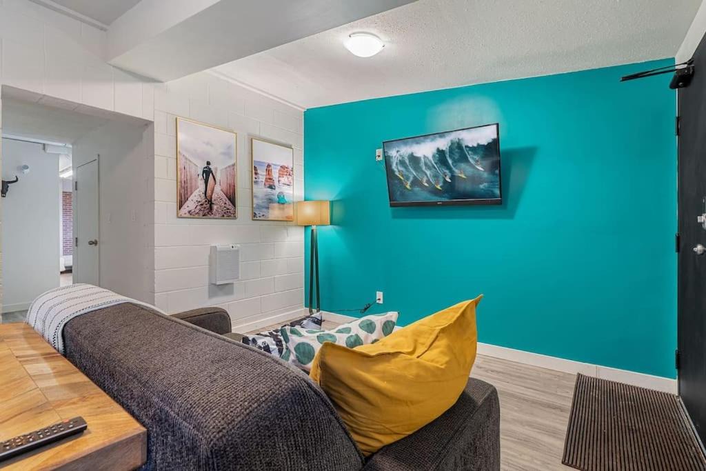 Sylvan Lake Apartment | Surf Shack l Sleeps 4 l Games l Kitchen I Roku