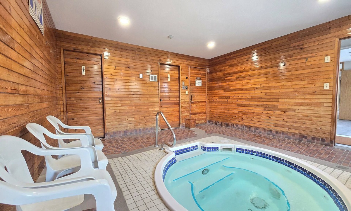 Golden Hotel | Swiss Village Inn