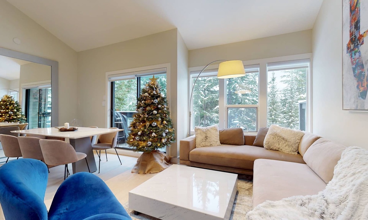 Whistler Village House | TELEMARK 25 | Ski-In, Ski-Out Access | Steps To Ski Lifts | Renovated Townhome