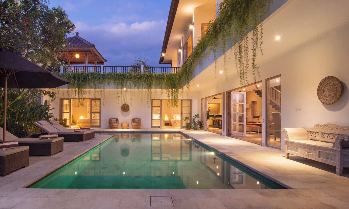 Batu Bolong Villa | Temple Estate; fully serviced 7 Bedroom villa, central Canggu close to the beach