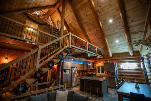 Saint-Philemon Ski Chalet | The ANIMAL - PARTY TIME - POOL SPA AND MOUNTAIN