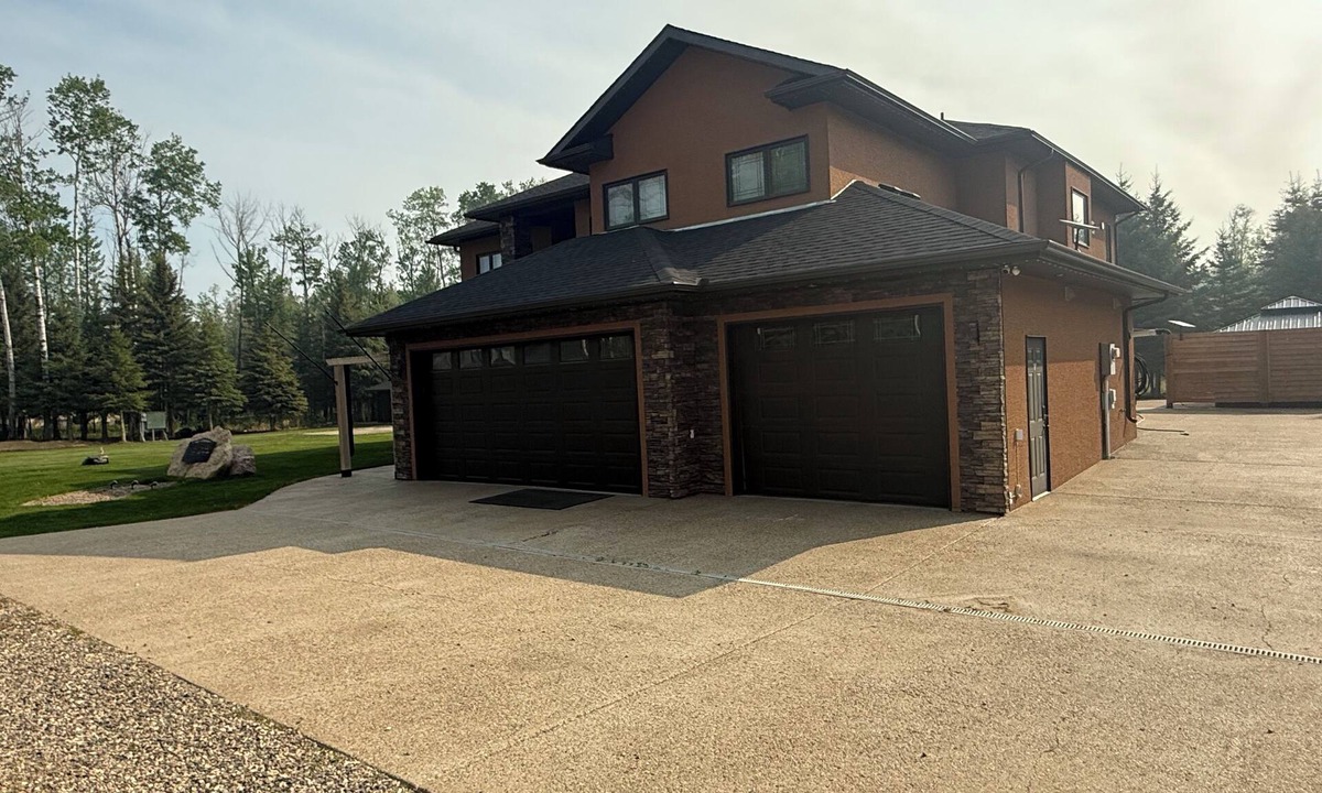 Candle Lake Cottage | The Back Nine House - 4BR Luxury Near Candle Lake Golf