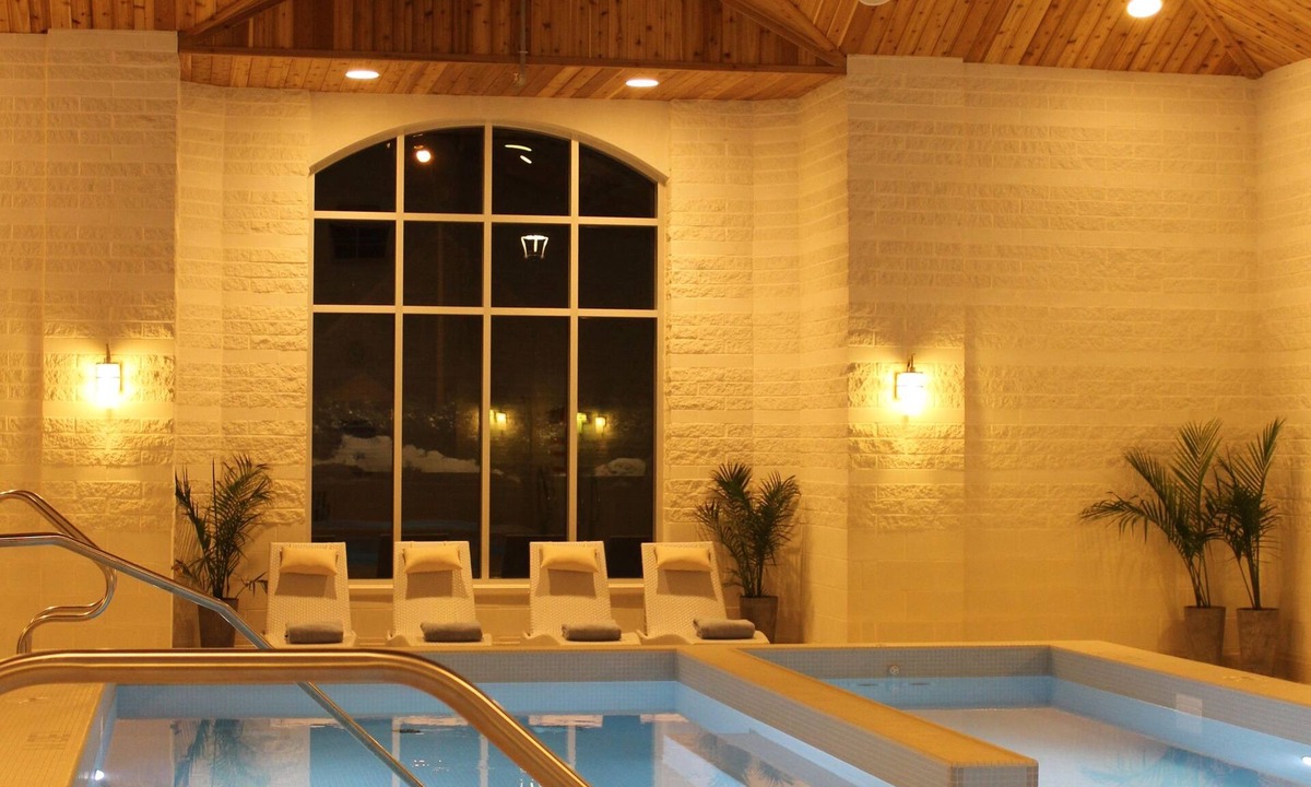 Stratford Hotel | The Bruce Hotel