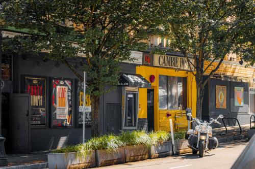 Gastown Hostel | The Cambie Hostel Gastown