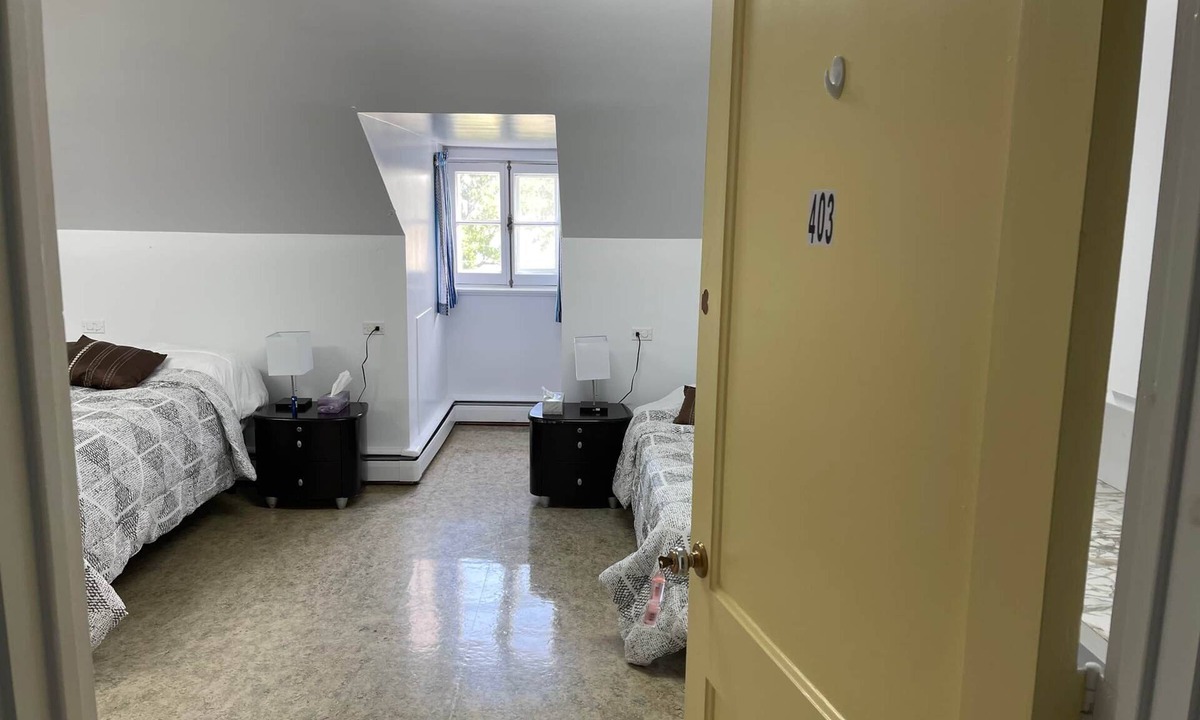 Sainte-Anne-des-Monts Hostel | The Couvent, 403 - chambre Queen + Double