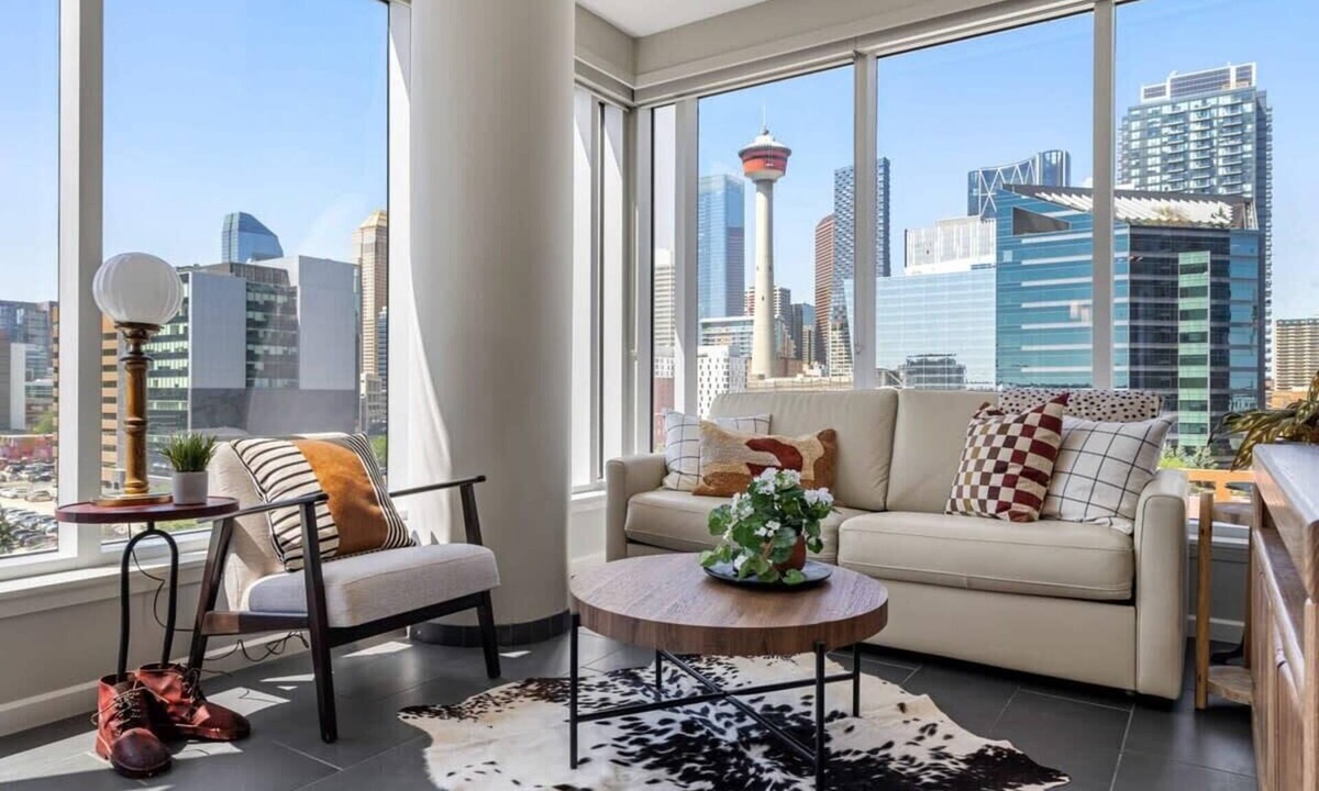 Inglewood Condo | The Cowboy l Across from Saddledome l Free Parking