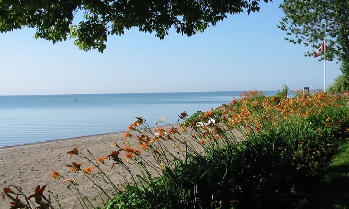 Wheatley Cottage | The Douglas Family Cottage - Perfect Waterfront Getaway with Large Beach