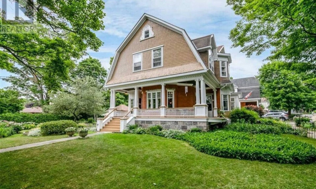 Meaford House | The `Eddie Manor` - Downtown Meaford