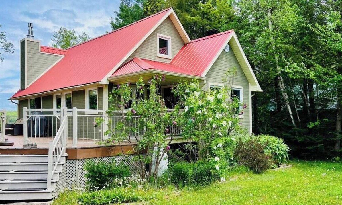 Stratford Ski Chalet | The Elgin Inn directly on the lake with dock-SPA