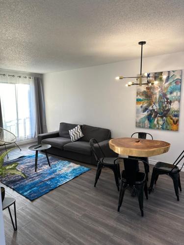 Quartier des Spectacles Apartment | The FIVE