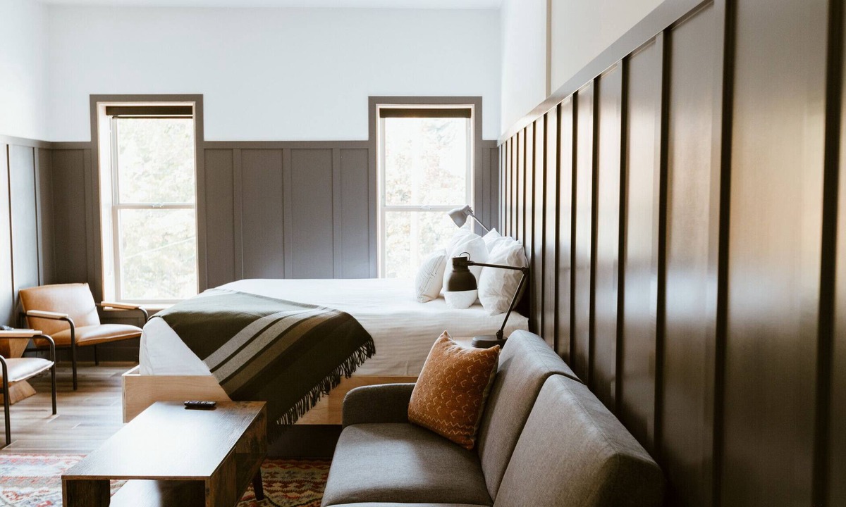Rossland Apartment | The Flying Steamshovel Inn - Room 1