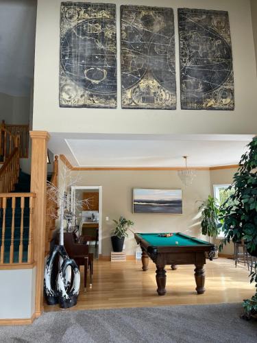 Sicamous House | The HI-Mark House - Hot tub,AC,Pool table, Pool May2026