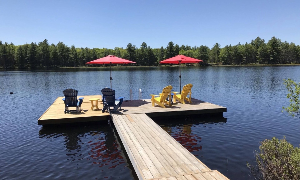 Bala Cottage | The Hideaway - Waterfront Cottage with private dock on Porter Lake - Muskoka