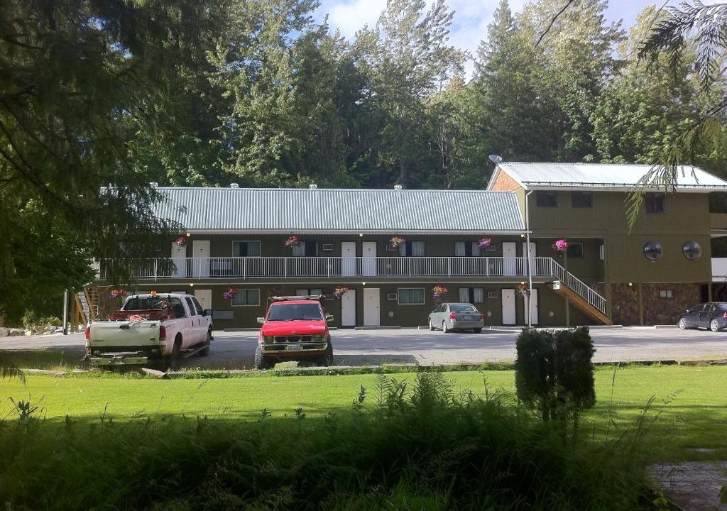 Mount Currie Hotel | The Hitching Post Motel