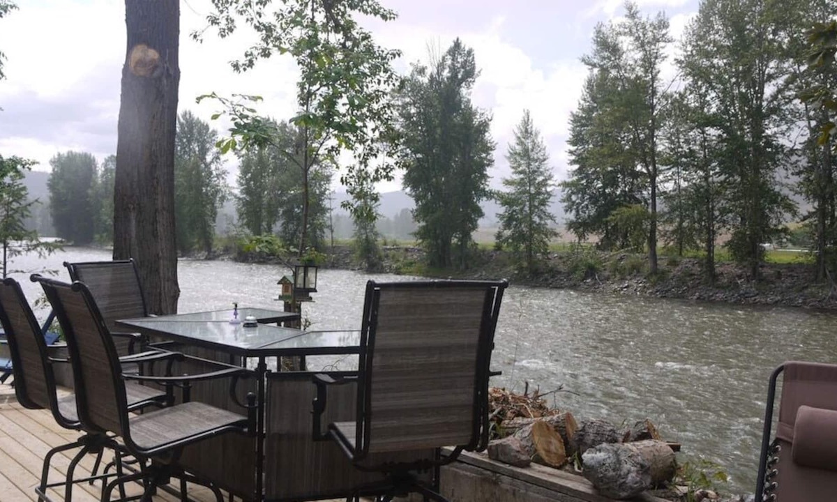 Okanagan-Similkameen House | The Homestead is a peaceful Riverside Cottage