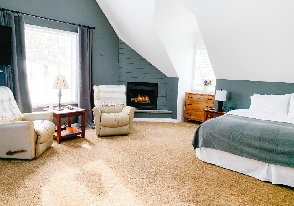 Salmon Arm Bed & Breakfast | The Inn at the Ninth Hole Bed & Breakfast