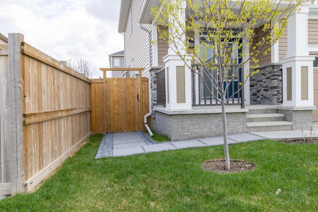 Airdrie Apartment | The Jade Place