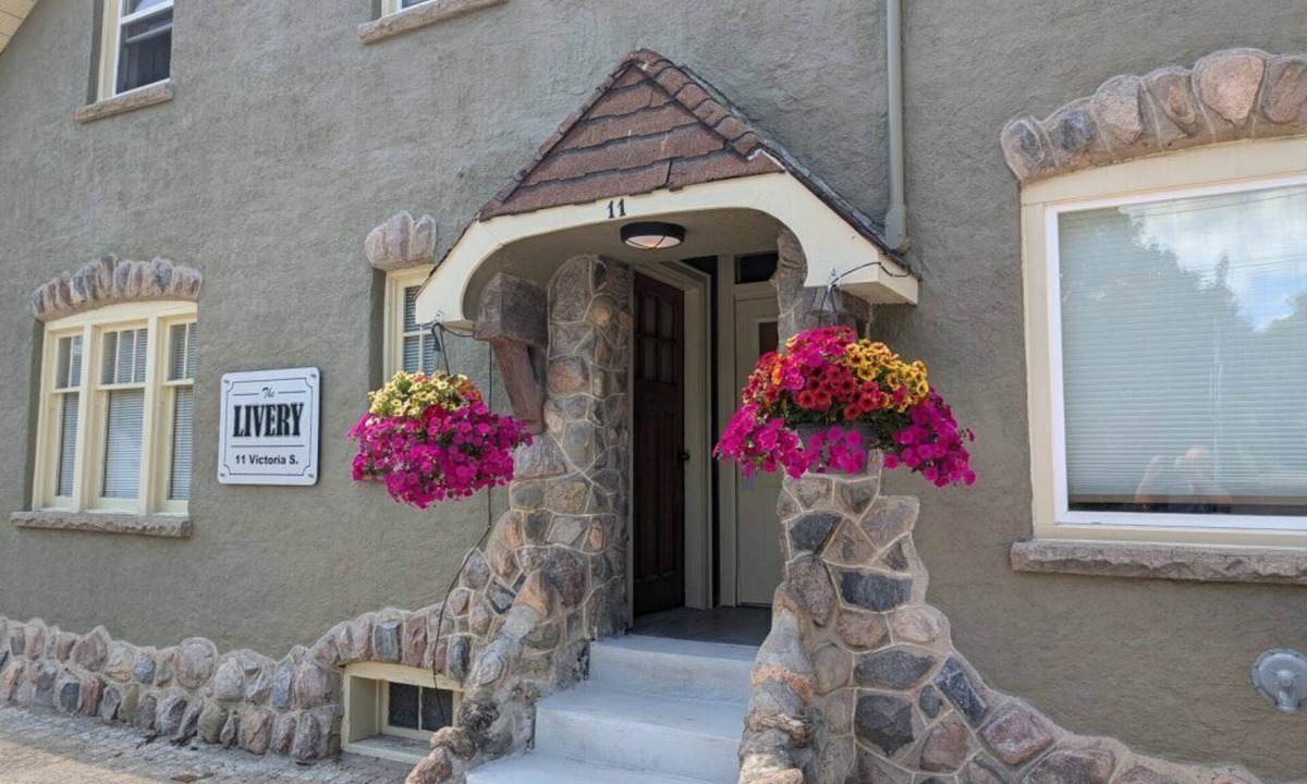 Walkerton Hotel | The Livery