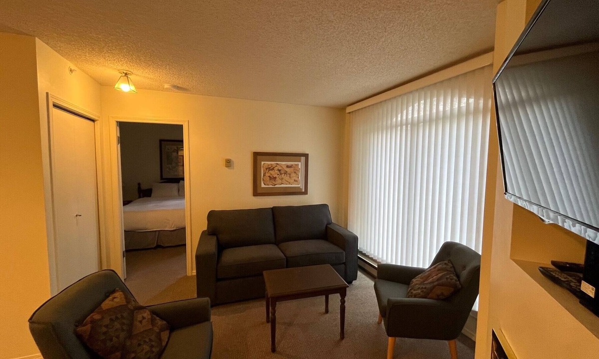 Upper Village Apartment | The Marquise, Steps from Slopes, Pool and Hot Tub, Patio, Free Shuttle