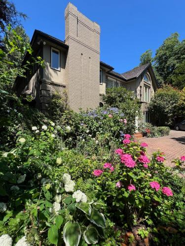 Kerrisdale House | The McCleery Inn