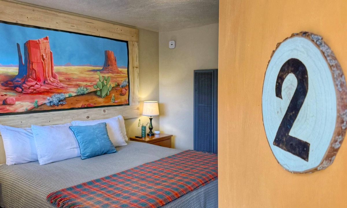 Bluff Hotel | The Mokee Motel (Room 2)