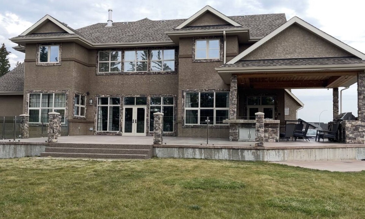 Hinton House | The most Luxurious, full of comfort Home away from Home