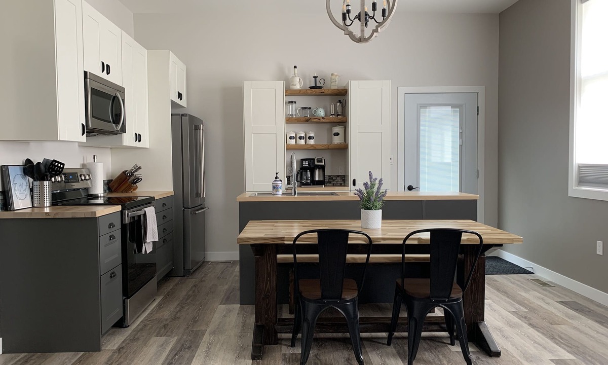 Maple Creek House | The Nest Guesthouse in Maple Creek