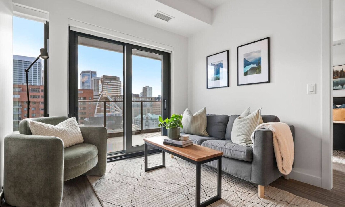 Eau Claire Condo | The Nile | Gym | Downtown | UG Park | Bow River