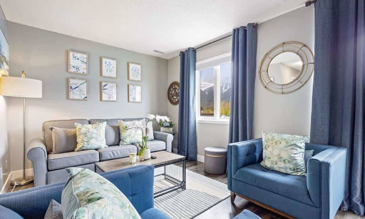 Canmore Ski Chalet | The OMEN by Samsara Private Entry Panorama Top View Top Luxury 3BR 1.5BTH (BL# RES-11195)