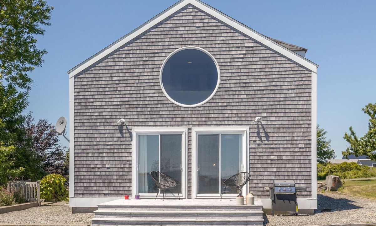 Pubnico Cottage | The perfect East Coast experience. Guesthouse on 38 acres with 360° Ocean views.