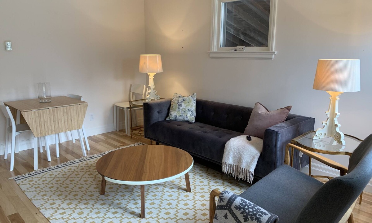 Waterloo House | The Red House 3 Bdrm Walker’s Paradise