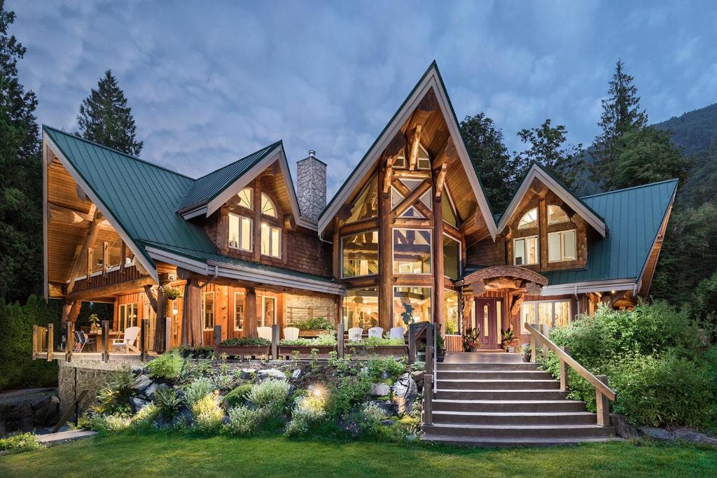 Harrison Hot Springs Bed & Breakfast | The Rockwell-Harrison Guest Lodge