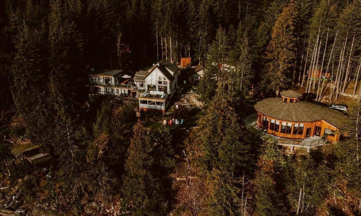 Kaslo House | The Sentinel - Retreat Home near Mirror Lake