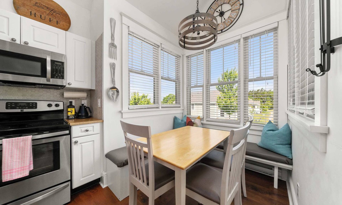 Cherry Valley House | The Sparrow - 32 Meadowview