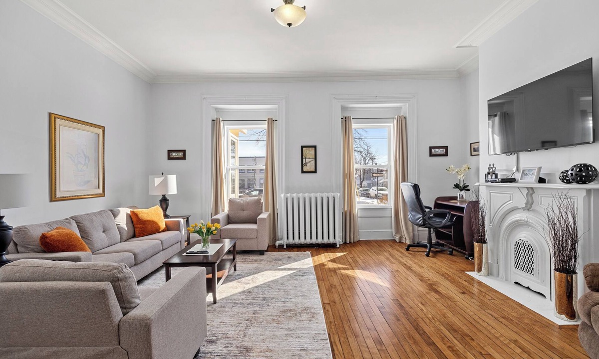 Queens Square Apartment | The Suites on Olde King Square Downtown Ch'town