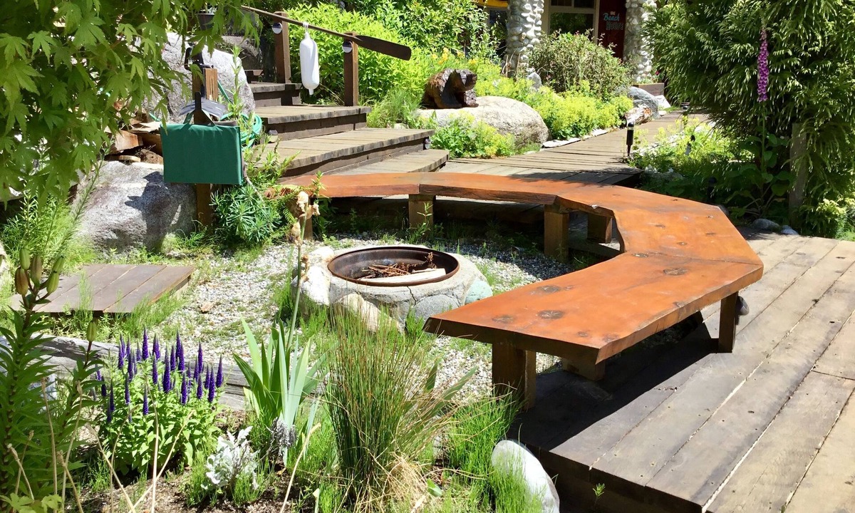 Tuwanek Bed & Breakfast | The Tuwanek Hotel and Spa
