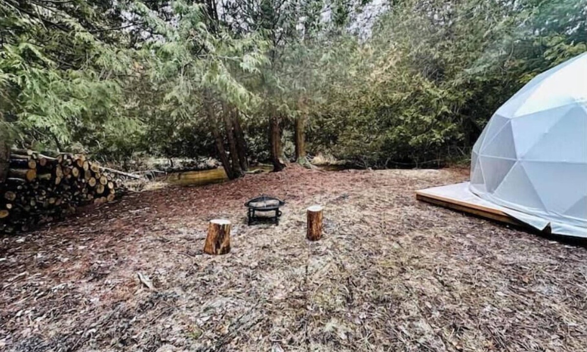 Uxbridge House | The Uxbridge Igloo on Pefferlaw Creek with Private Lake. Pet Friendly!