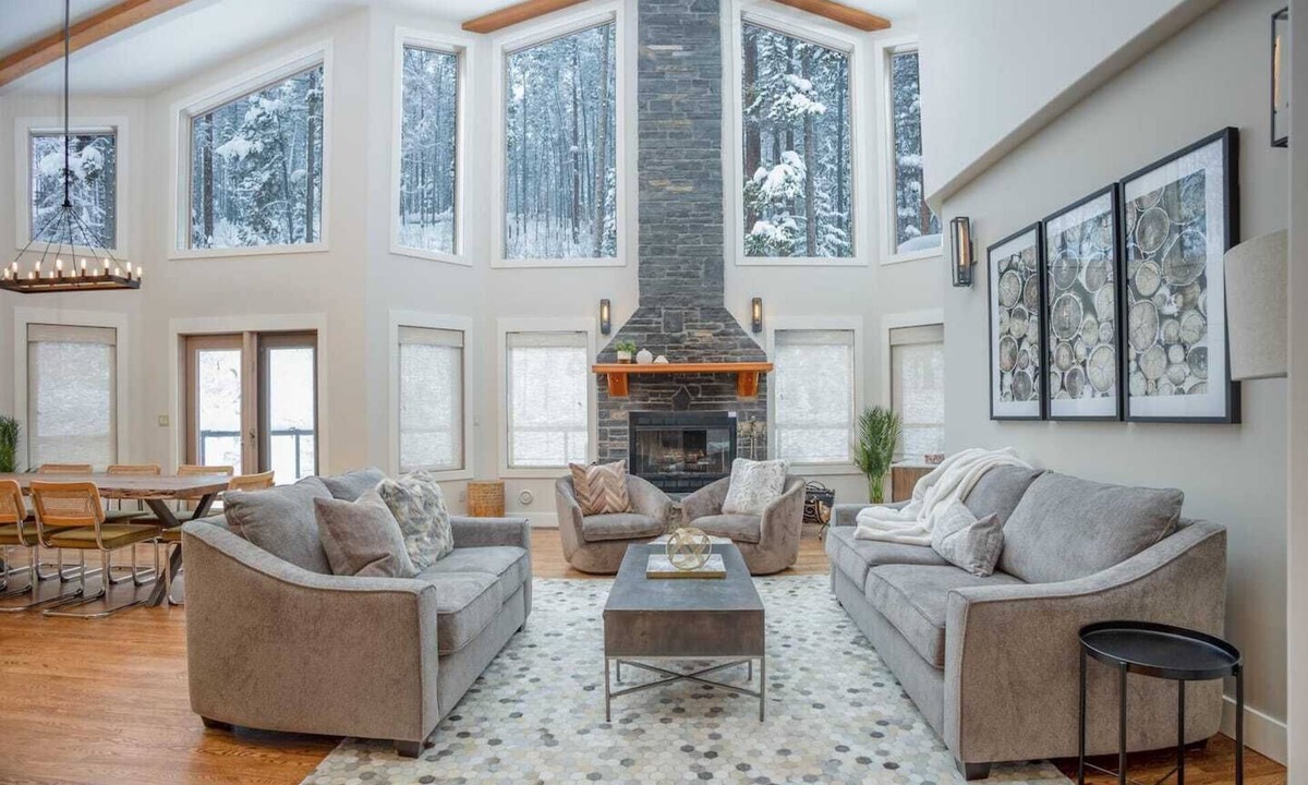 East Kootenay House | The Woods by Simply Kimberley | Mountain Chic and Serene