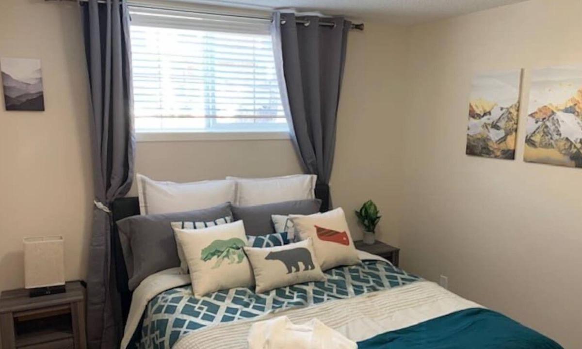 Cochrane Apartment | This guest suite is a 2 bedroom(s), 1 bathrooms, located in Cochrane, AB.